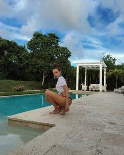Xenia Tchoumitcheva feet photo thumbnail