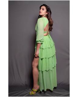 Huma Qureshi feet photo thumbnail