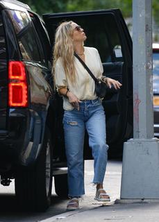 Kate Hudson feet photo thumbnail