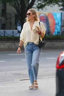 Kate Hudson feet photo thumbnail