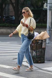 Kate Hudson feet photo thumbnail