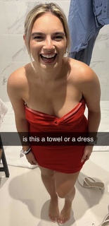 Natalie Noel Mariduena feet photo thumbnail