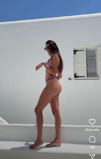 Valentina Vignali feet photo thumbnail