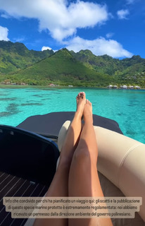 Valentina Vignali feet photo thumbnail