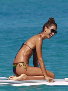 Alessandra Ambrosio feet photo thumbnail