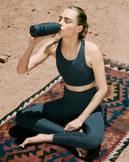 Cara Delevingne feet photo thumbnail