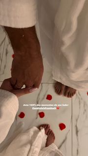Larissa Manoela feet photo thumbnail