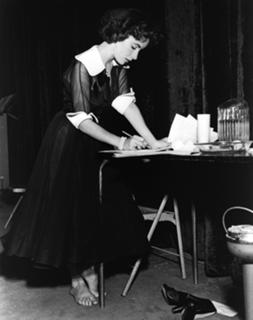 Elizabeth Taylor feet photo 1