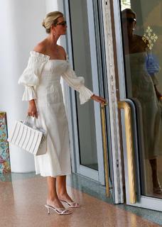 Ivanka Trump feet photo thumbnail