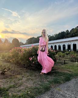 Nicole Neumann feet photo thumbnail