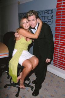 Daisy Fuentes feet photo thumbnail