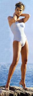 Daisy Fuentes feet photo thumbnail