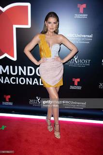 Vanessa Claudio feet photo thumbnail