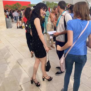 Rachel Brosnahan feet photo thumbnail