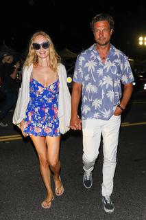 Heather Graham feet photo thumbnail