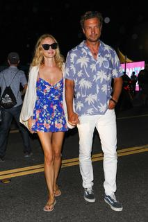 Heather Graham feet photo thumbnail