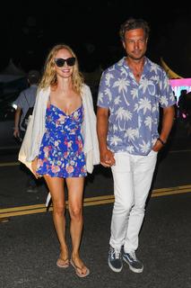 Heather Graham feet photo thumbnail