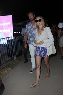 Heather Graham feet photo thumbnail
