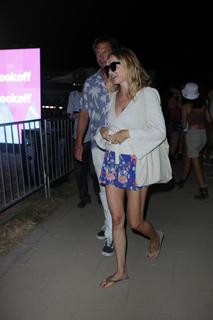 Heather Graham feet photo thumbnail