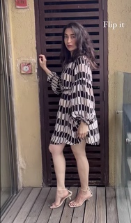 Karisma Kapoor feet photo thumbnail