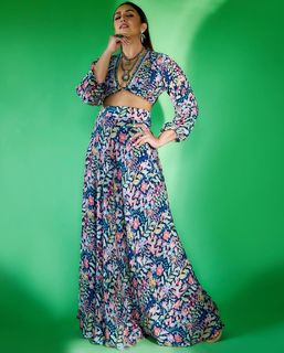 Huma Qureshi feet photo thumbnail