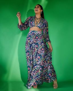 Huma Qureshi feet photo thumbnail