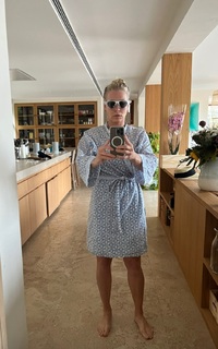 Chelsea Handler feet photo thumbnail