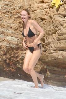 Heather Graham feet photo thumbnail