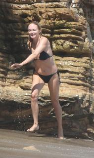 Heather Graham feet photo thumbnail