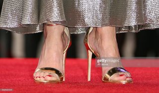 Gillian Anderson feet photo thumbnail
