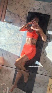 Dua Lipa feet photo thumbnail