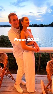 Olivia Culpo feet photo thumbnail