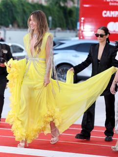 Olivia Wilde feet photo thumbnail