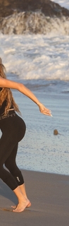 Khloé Kardashian feet photo thumbnail