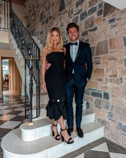 Ashley James feet photo thumbnail