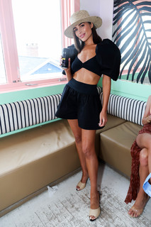 Olivia Culpo feet photo thumbnail