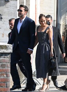 Jennifer Lopez feet photo thumbnail