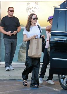 Angelina Jolie feet photo thumbnail