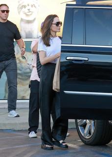 Angelina Jolie feet photo thumbnail