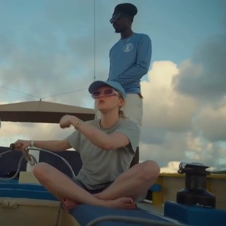 Maisie Williams feet photo thumbnail