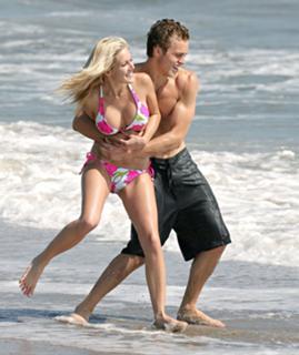 Heidi Montag feet photo thumbnail