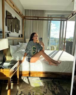 Zaira Nara feet photo thumbnail