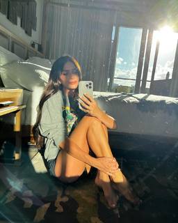 Zaira Nara feet photo thumbnail