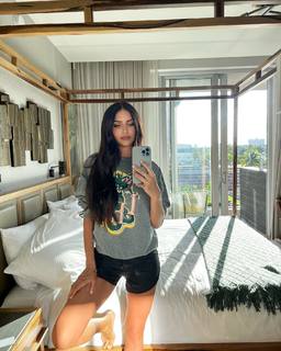 Zaira Nara feet photo thumbnail