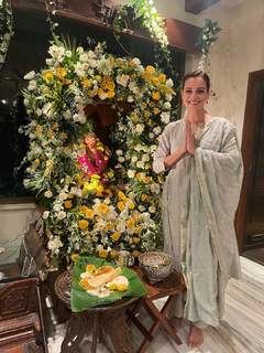 Dia Mirza feet photo thumbnail