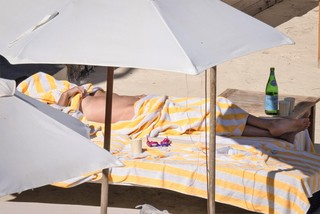 Charlize Theron feet photo thumbnail