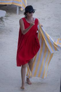 Charlize Theron feet photo thumbnail