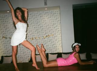 Sarah Hyland feet photo thumbnail