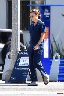 Jennifer Garner feet photo thumbnail