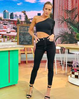 Julieta Prandi feet photo thumbnail